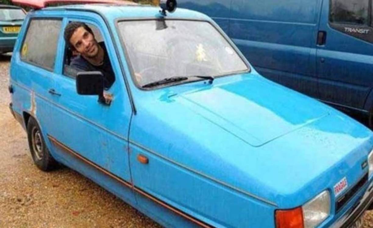 David James: Militó en varios clubes de la Premier League y en un momento ocupó un auto más que humilde. Un pequeño auto azul que lucía muchas imperfecciones, pero que sin embargo hacía feliz al portero inglés.