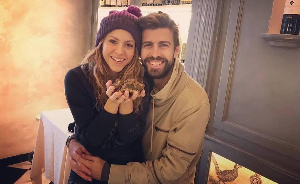 Shakira y Piqué se conocieron en 2010, mientras grababan el videoclip de Waka Waka, la canción oficial del mundial de Sudáfrica. Desde entonces, la pareja ha mantenido un idilio de casi 12 años. 