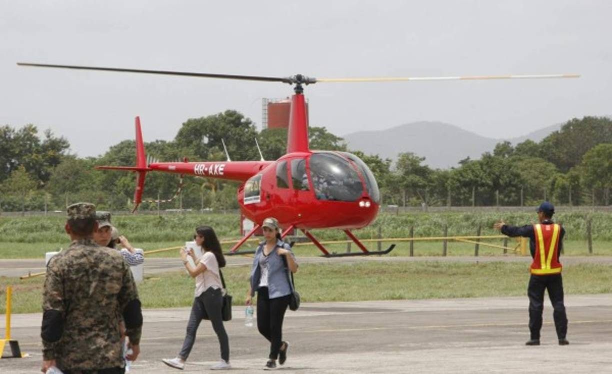Los paseos también los están haciendo en los helicopteros.