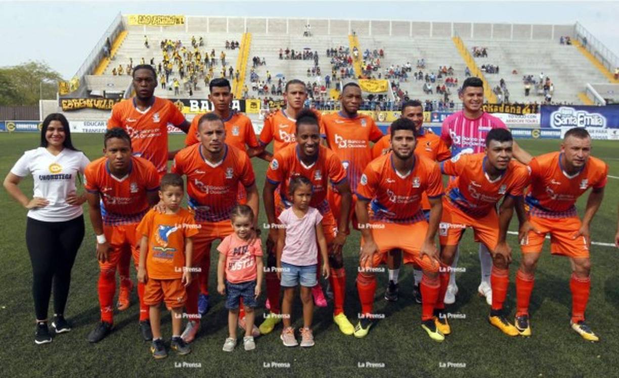 El 11 titular de la UPN posando previo al inicio del partido contra el Real España.