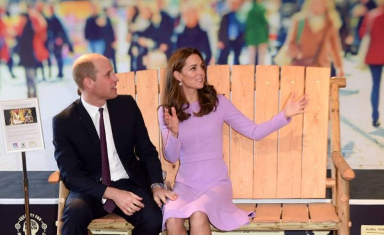 Portales internacionales aseguran que el vestido está inspirado en Diana de Gales.