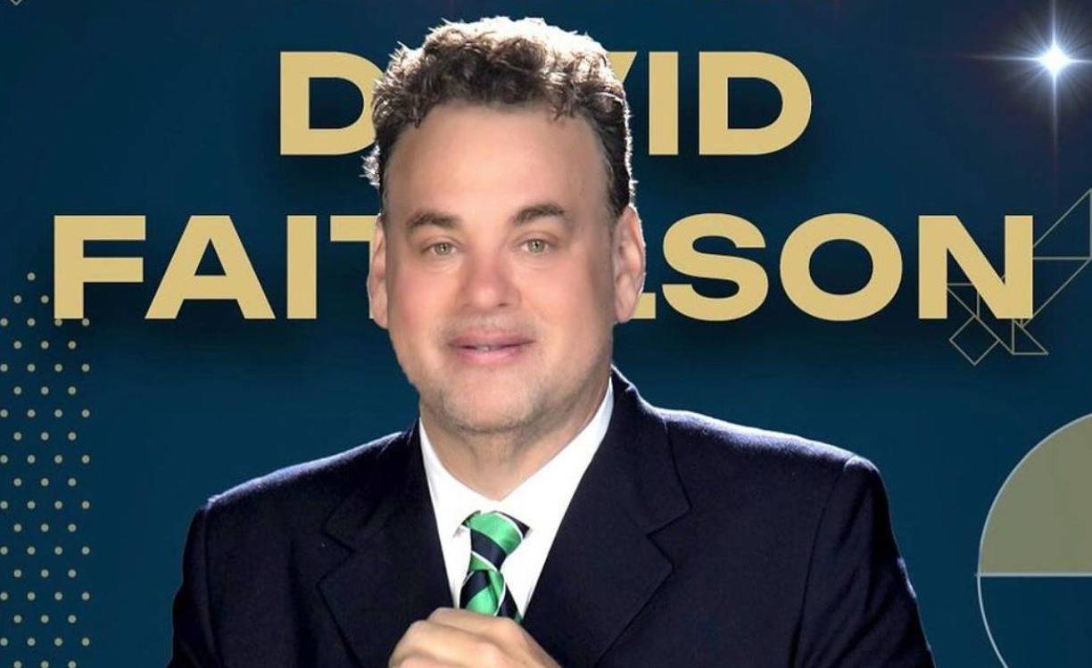 “La esposa de André Marín me ha permitido compartirles lo siguiente: André se contagió de unas bacterias muy agresivas hace más de 2 años que lo llevaron a estar muy grave”, comenzó diciendo Faitelson respecto a su compañero y colega.