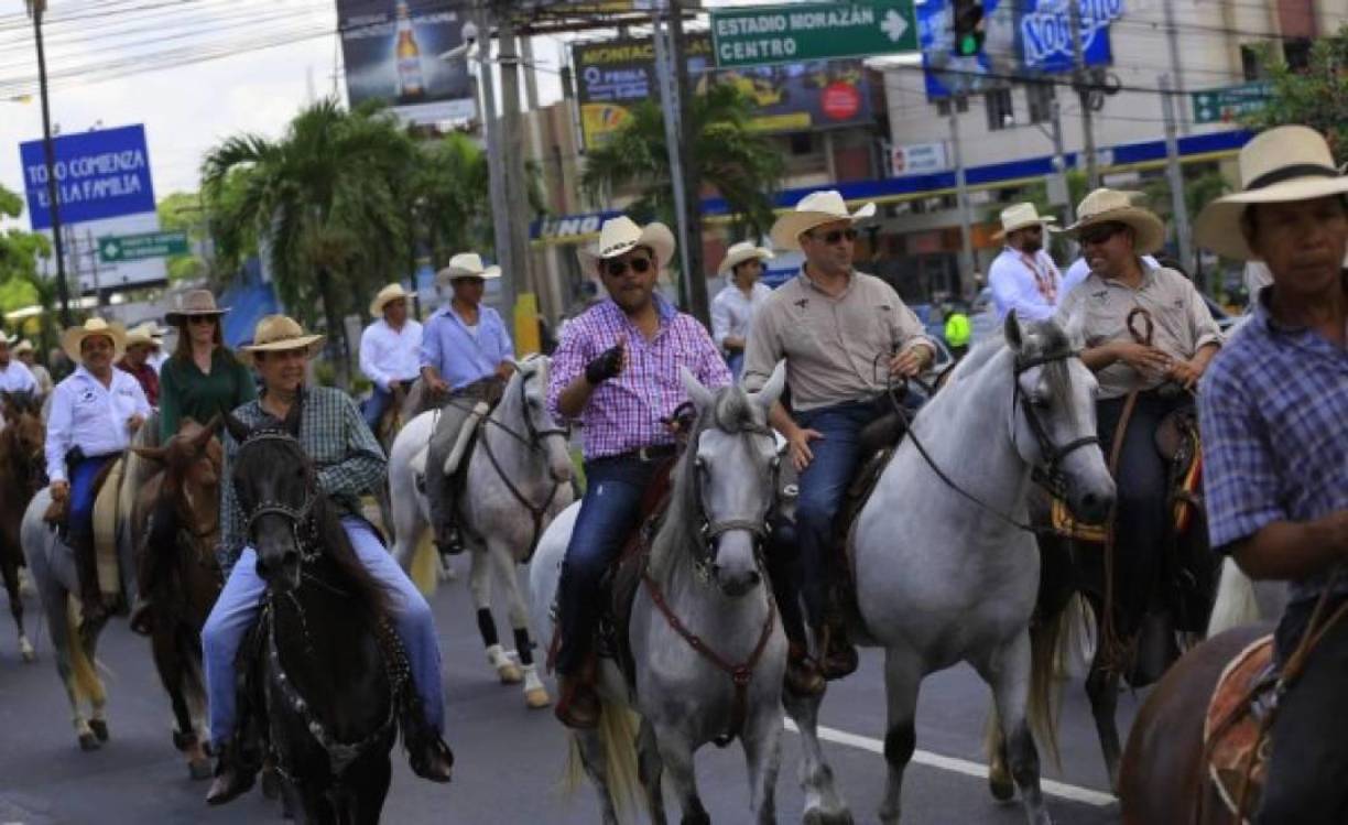 El sábado 22 será el desfile hípico que este año tendrá una nueva ruta. Iniciará en la 105 Brigada y terminará en el Monumento a la Madre, iniciando a las 2:00 pm y contando con la participación de guapas amazonas y elegantes jinetes. 