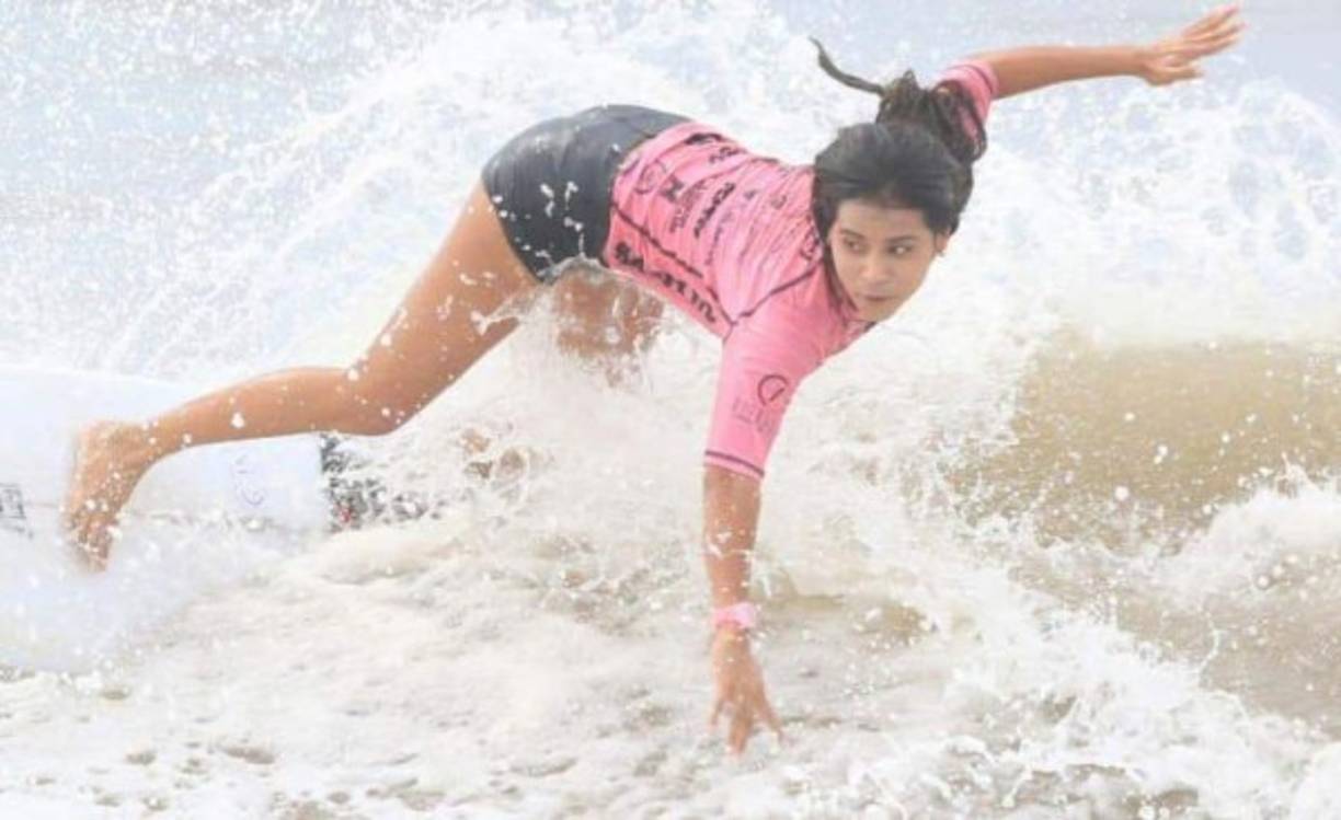 Según medios de prensa locales, la deportista fue alcanzada por la descarga eléctrica cuando estaba saliendo del agua, mientras comenzaba una tormenta.<br/><br/>