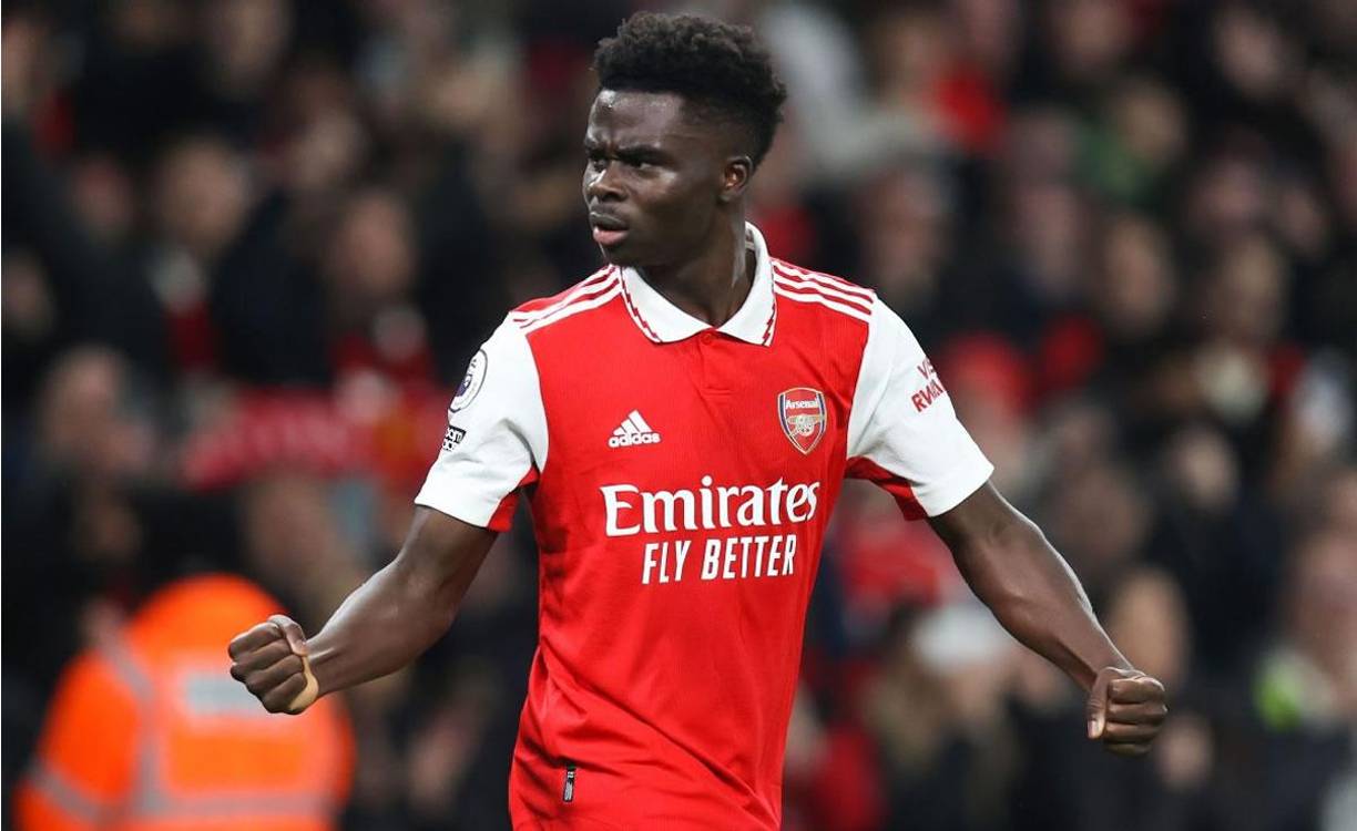Bukayo Saka - Según apunta el periodista Fabrizio Romano, especializado en noticias del mercado de fichajes, el joven británico prolongaría su contrato con el Arsenal hasta el año 2028. La perla de los Gunners recibirá una propuesta de ampliación en las próximas semanas. Estaría todo listo desde el mes de febrero y solo faltaría la firma del jugador.