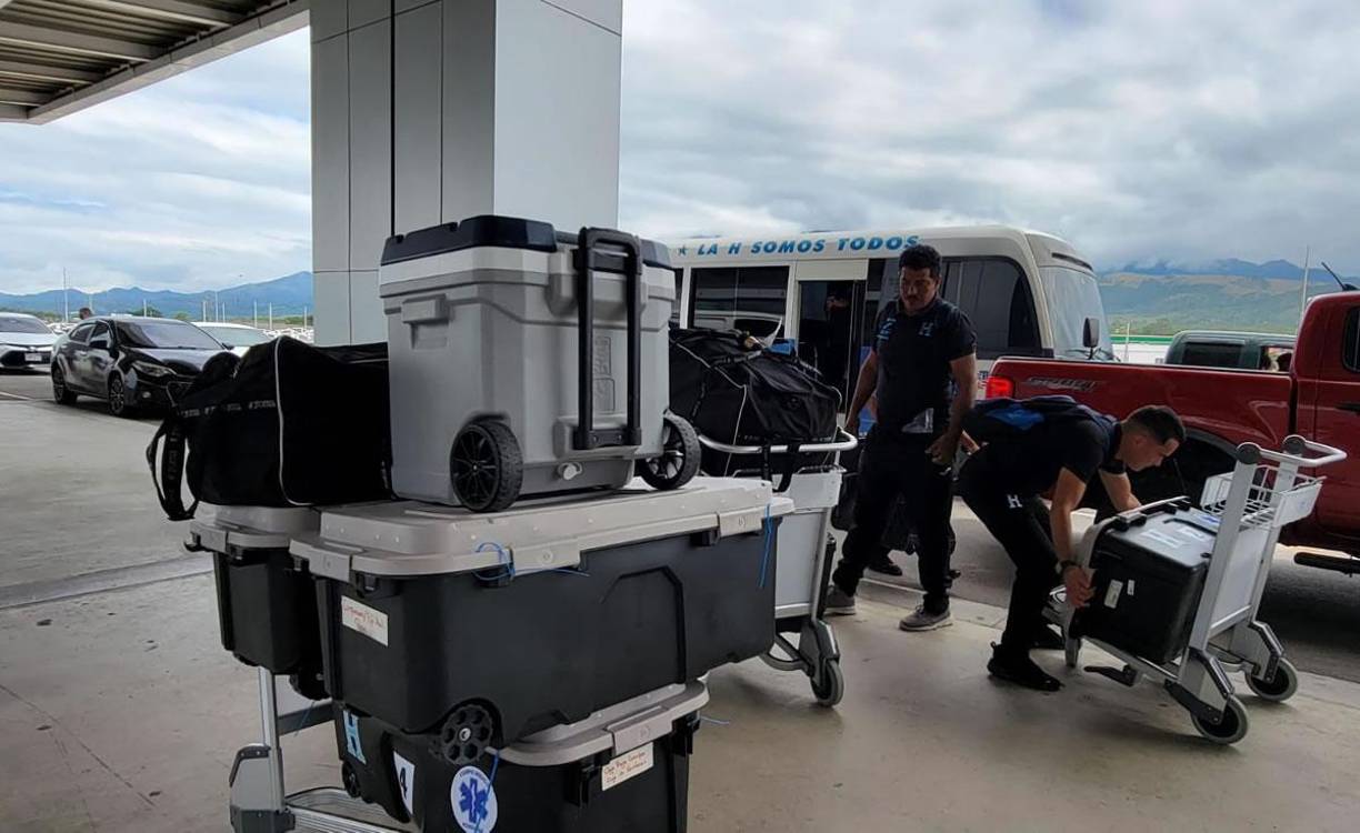 Con muchas maletas deportivas fue la llegada de la mini ‘H’ al aeropuerto de Palmerola, que está ubicado en la ciudad de Comayagua.