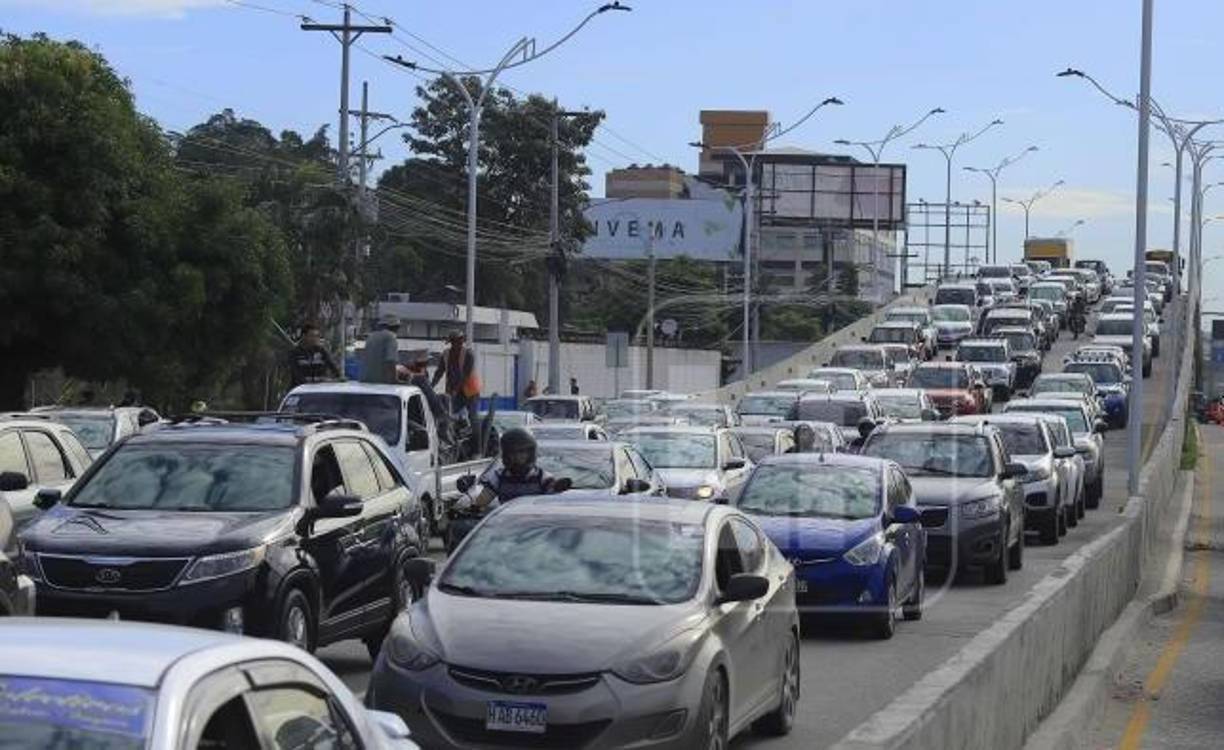 <b>Método #1: Promocionan carros ajenos como propios para hacer la venta</b>Antisociales fotografían las características del vehículo, indagan sobre el dueño y publican en redes sociales la oferta. La víctima se comunica con ellos y recibe información, luego hacen el contrato y piden se deposite una cantidad de dinero.