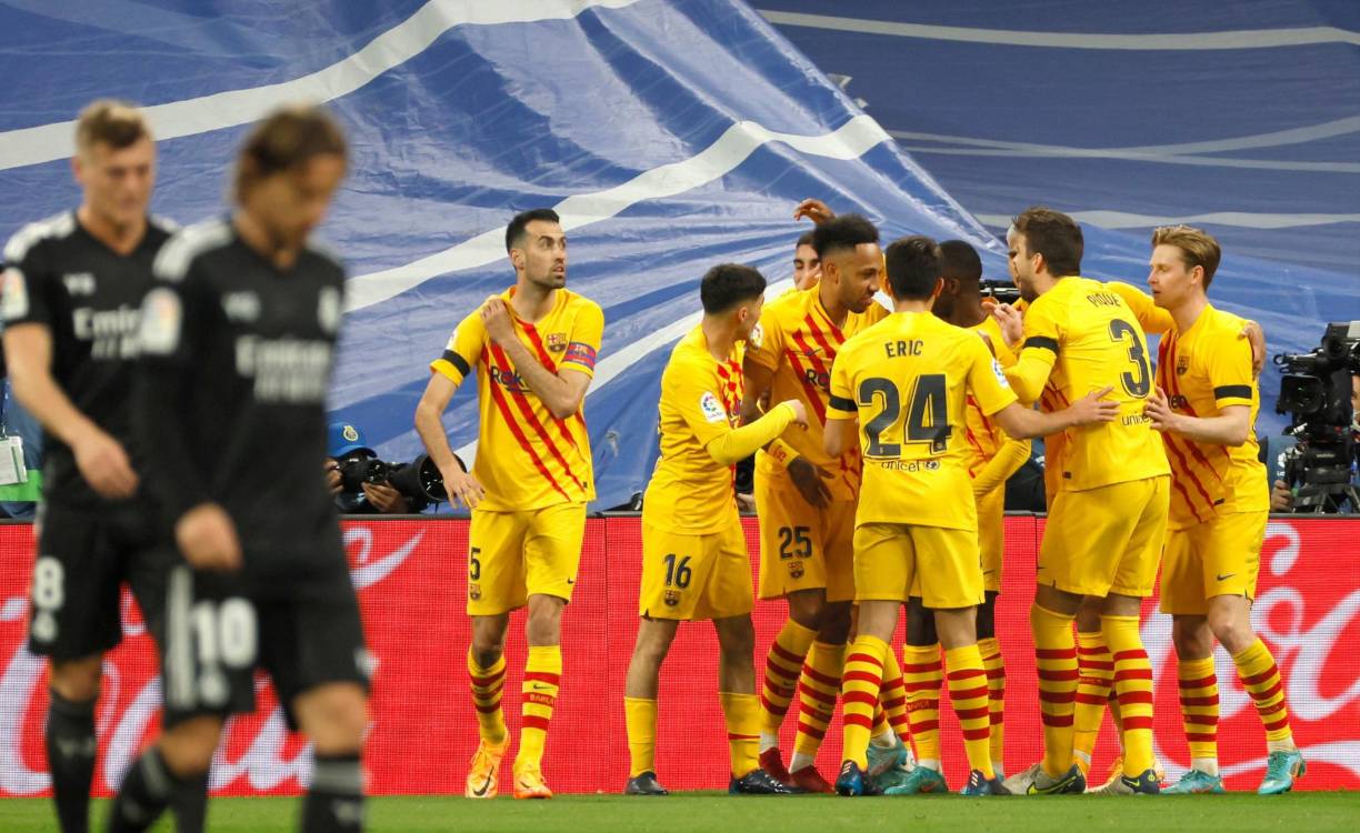 El Barça volvió a ganar un clásico después de cinco enfrentamientos sin imponerse a los blancos, que perdieron la ocasión de dar un golpe de autoridad a LaLiga.