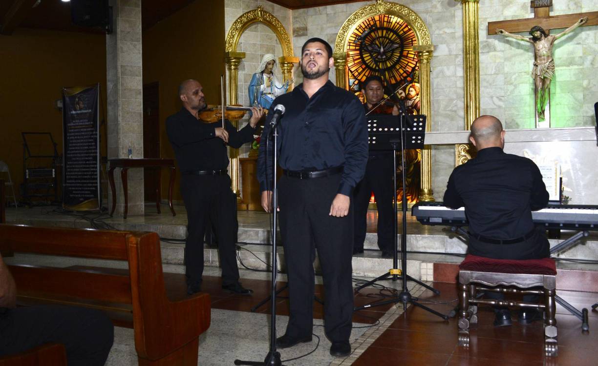 El recital contó con la participación del tenor José Carlos Aguirre, así como de la soprano Mónica Del Cid, quienes como solistas deleitaron a los feligreses en la Iglesia Espíritu Santo. La Orquesta Filarmónica de SPS se prepara para su gira internacional por países como España e Italia, donde por primera vez, una orquesta académica hondureña ofrecerá una ponencia del talento nacional. El importante acontecimiento se llevará a cabo en el mes de noviembre del año en curso. 