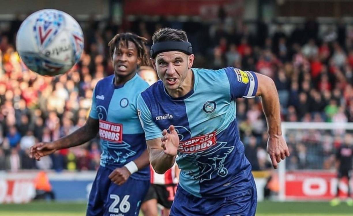 Matt Bloomfield, futbolista inglés del Wycombe Wanderers, se vio en la necesidad de retirarse del fútbol profesional y reveló las impactantes razones que provocaron dicha decisión.