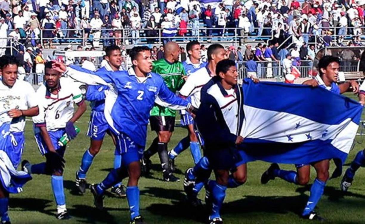 Los Juegos Olímpicos de Sydney 2000 fueron los primeros que disputó la Selección Sub-23 de Honduras en su historia. El equipo nacional estuvo en el Grupo C a Nigeria, Italia y Australia. Sumó cuatro puntos, pero no logró avanzar a cuartos de final.