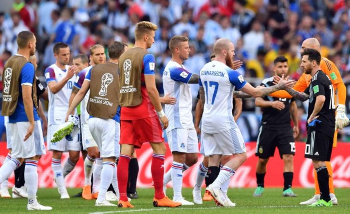 Los islandeses festejaron por todo lo alto el empate ante Argentina en su primer juego que disputaron en un Mundial.