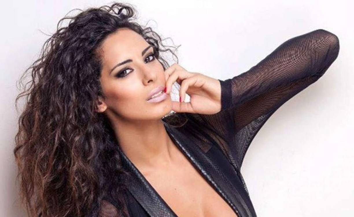 Ganó popularidad al concursar en la versión italiana de Gran Hermano.