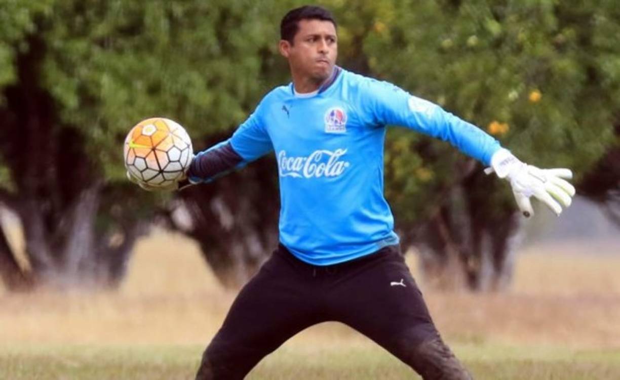 Noel Valladares anunció en noviembre su retiro del fútbol profesional y jugó su último partido con el Olimpia tras quedar eliminado en semifinales. Ahora desde Tegucigalpa informan que el guardameta hondureño podría regresar al Motagua para ser el reemplazo del lesionado Harold Fonseca. El arquero todavía tiene seis meses de contrato con los blancos.