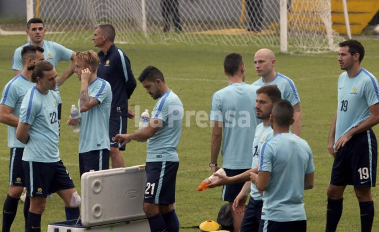 La Selección de Australia tenía previsto entrenar en la sede del Real España que se ubica en la colonia Luisiana pero al final sorpresivamente decidieron irse al estadio Morazán.