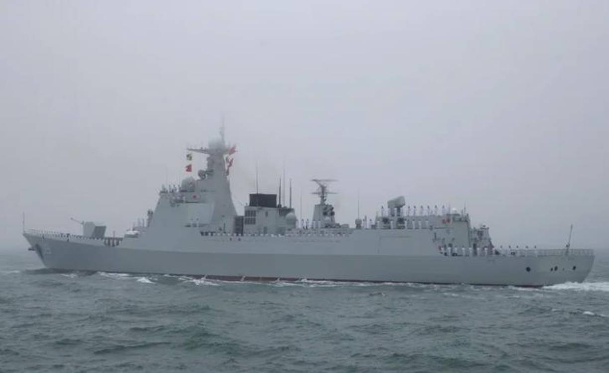 El modelo 054A está diseñado para el combate antiaéreo y equipado con misiles superficie-aire de rango intermedio HQ-16, capaces de alcanzar objetivos a 50 kilómetros de distancia, según la revista de defensa Naval Technology.