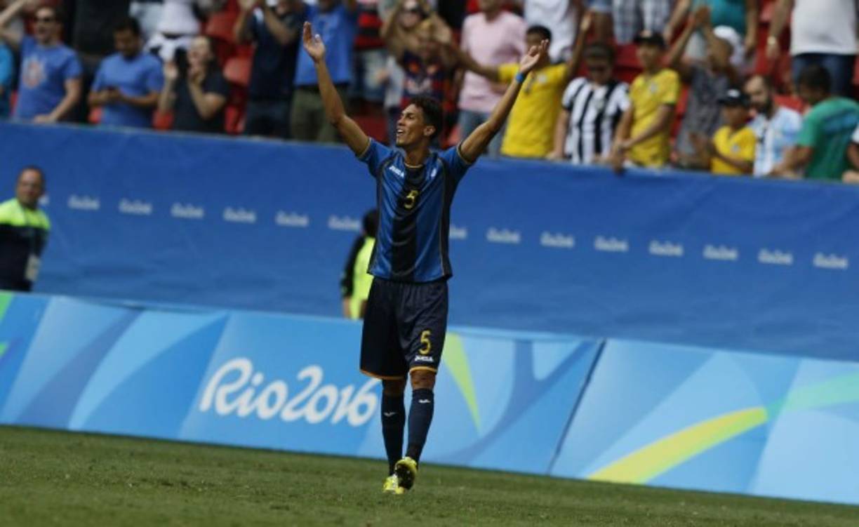 El defensor Allans Vargas fue pieza clave y celebró el pase. Foto Juan Salgado.