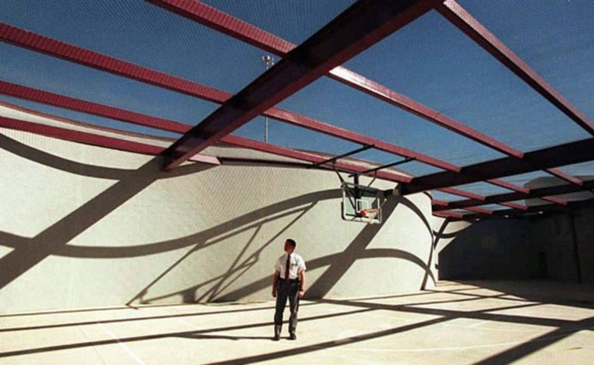 Ese centro penitenciario federal está destinado a encarcelar a lo peor de la clase criminal, a quienes no tienen el mínimo respeto por la vida humana, según la descripción de funcionarios de prisiones a The New York Times.