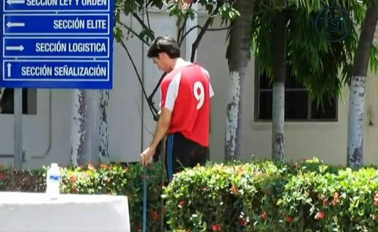 “Si<i>ento que estoy ayudando y cumpliendo, así como el trabajo que hice en la escuela, ayudar a nuestro país, siento que el mismo hondureño tiene que apoyar y pues aquí estamos trabajando</i>”, agregó.