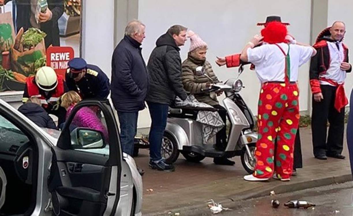 Según el popular diario Bild, el número de heridos alcanzaría a 'más de treinta, de los cuales un tercio gravemente'.