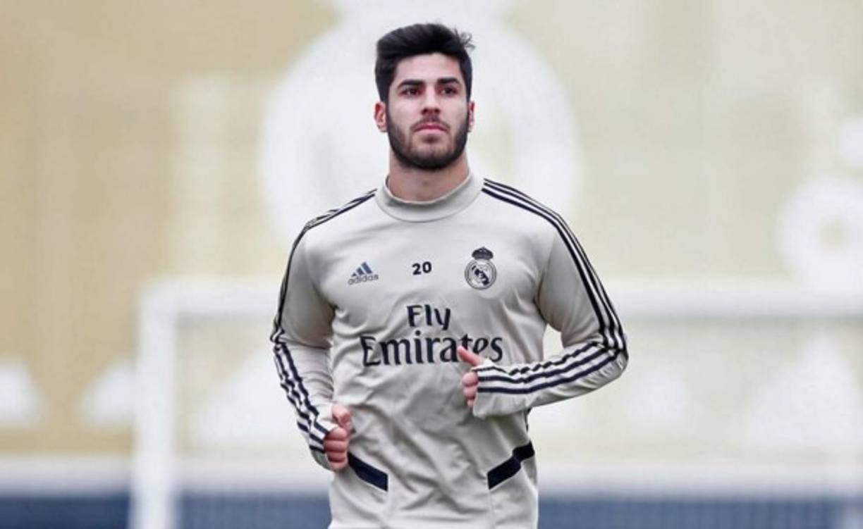 Marco Asensio desea continuar su carrera en el Real Madrid. Así lo ha hecho saber en una entrevista para el diario As. “Mi intención es seguir en el Real Madrid, ser grande aquí y aportar lo máximo. Siento que aún me queda mucho por dar en este club”, comentó. <br/><br/>Además, el futbolista ha explicado que ya ha hablado con Ancelotti: ”Tuve una charla pequeña con él. Me transmitió muy buenas sensaciones, con las ideas muy claras. Es un entrenador que ha estado en los grandes clubes del mundo y ha hecho muy buenas temporadas en cada equipo. Tiene mucha experiencia, seguro que puedo aprender mucho de él”.<br/><br/>Foto - @MarcoAsensio10