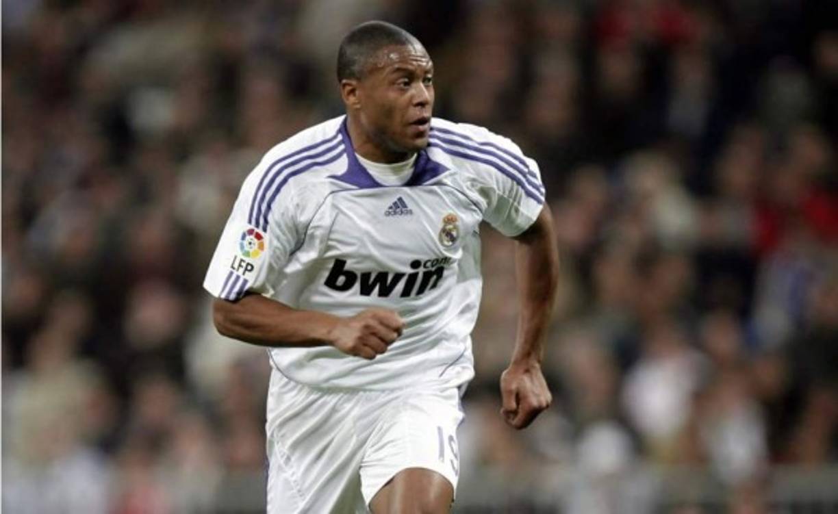 Julio Baptista. El basileño pasó con honores por el Sao Paulo y Sevilla, eso hizo que Real Madrid se fijara en él; llegó en 2005 y se fue en 2008, dejando como saldo 59 juegos y 11 goles.