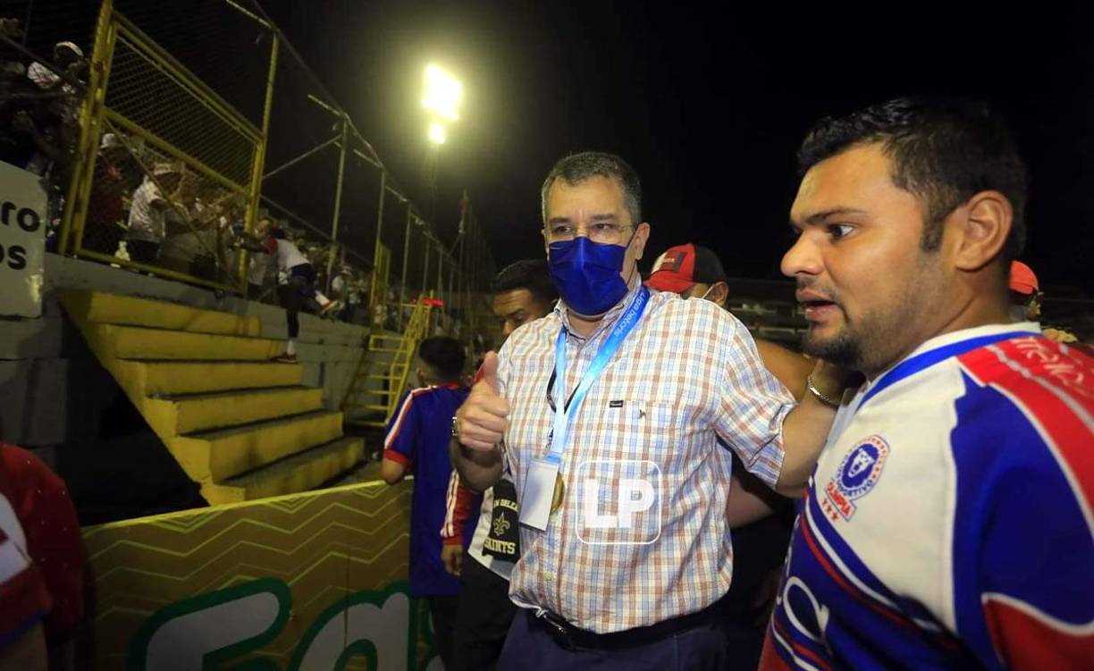 El presidente del Olimpia, Rafael Villeda, no se perdió el festejo de su equipo.