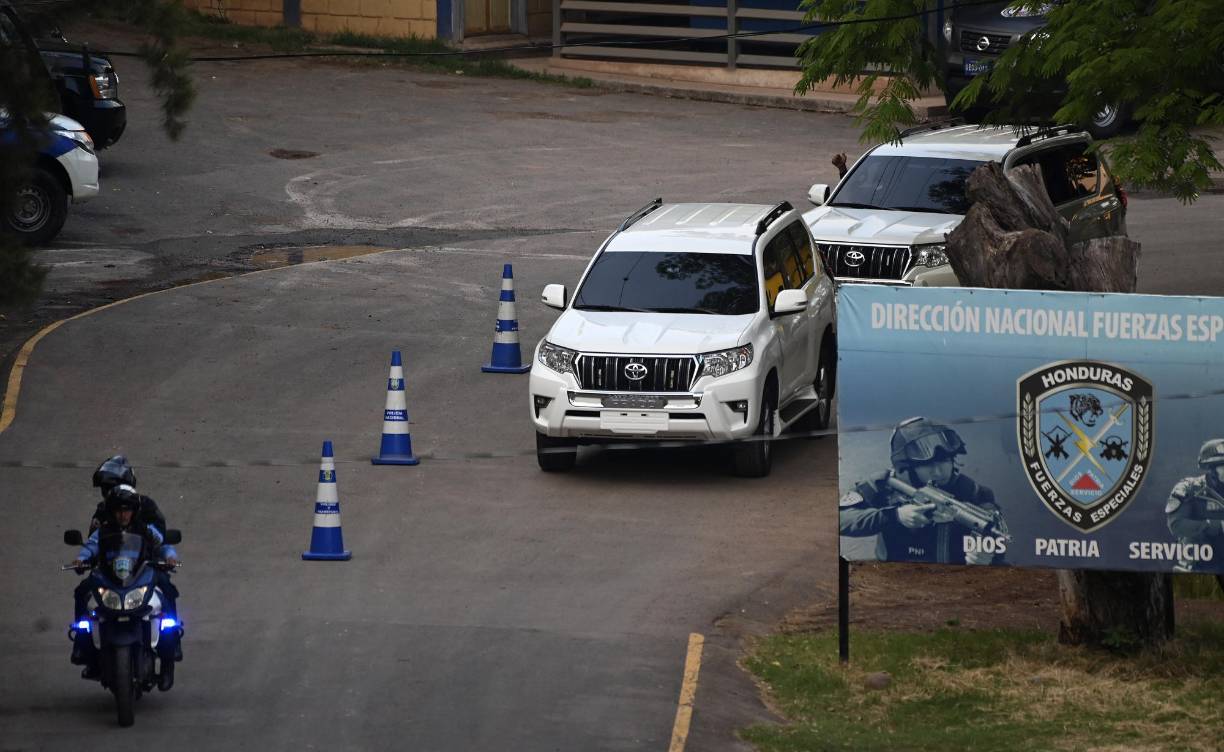 Ayer lunes, el ministro de Seguridad visitó las instalaciones de la DNFE para afinar detalles de la entrega de Hernández a agentes de la DEA. Fotografía: AFP