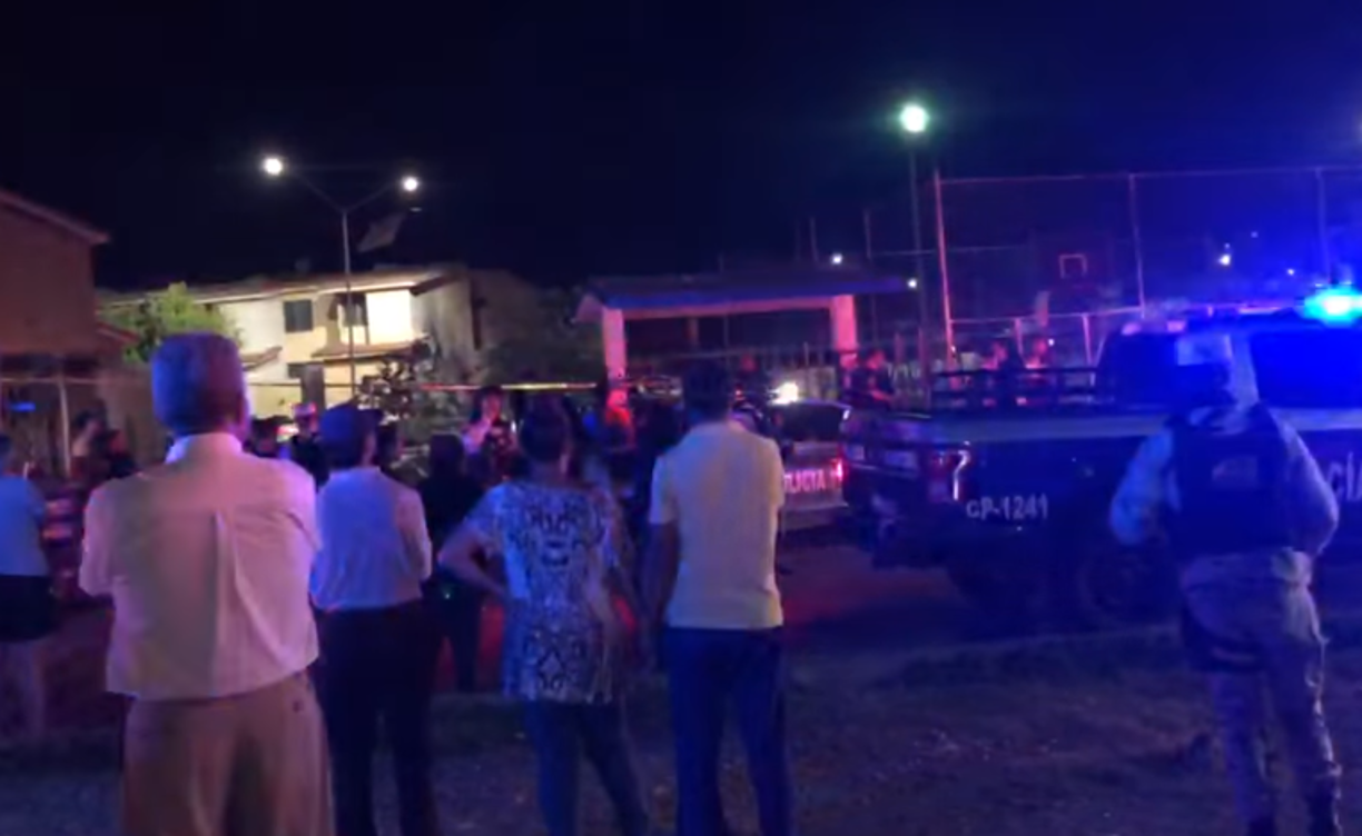 También un fusil de asalto con la leyenda “VJkKA”, con tres cargadores, uno con 29 cartuchos, otro con 27 y el último con 30 cartuchos.