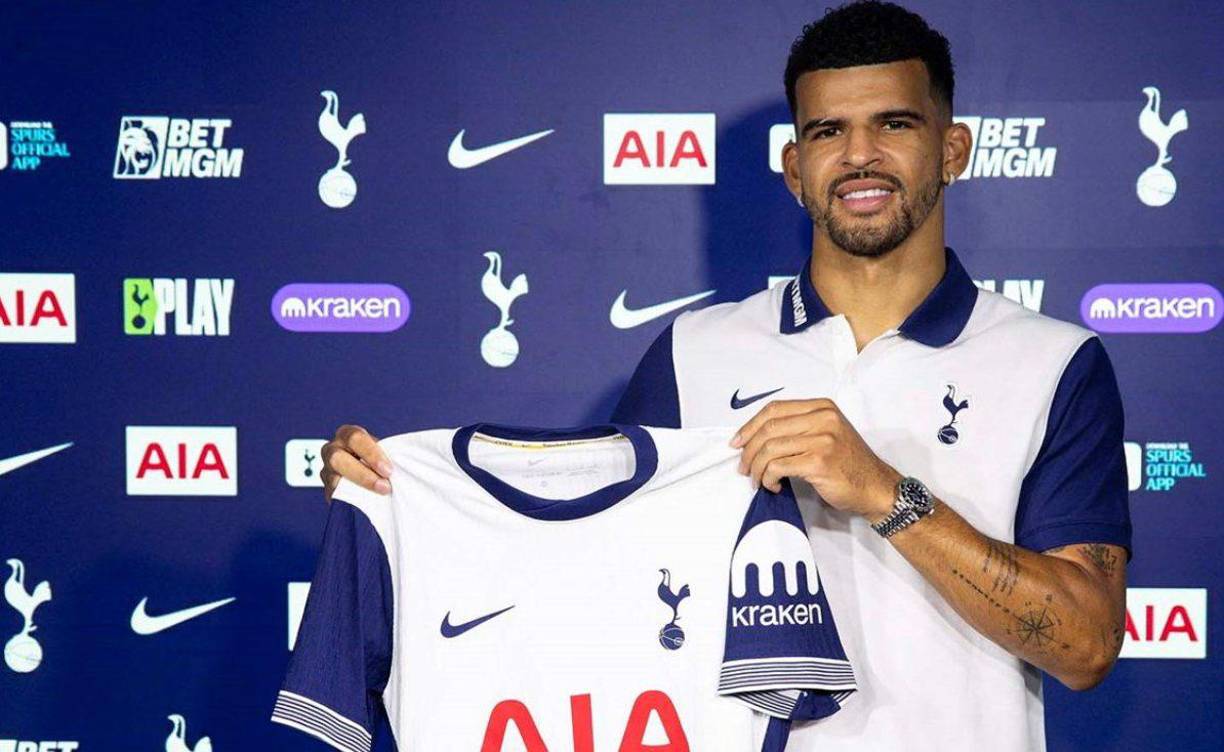 El Tottenham ha fichado al delantero inglés Dominic Solanke . Firma hasta junio de 2030.