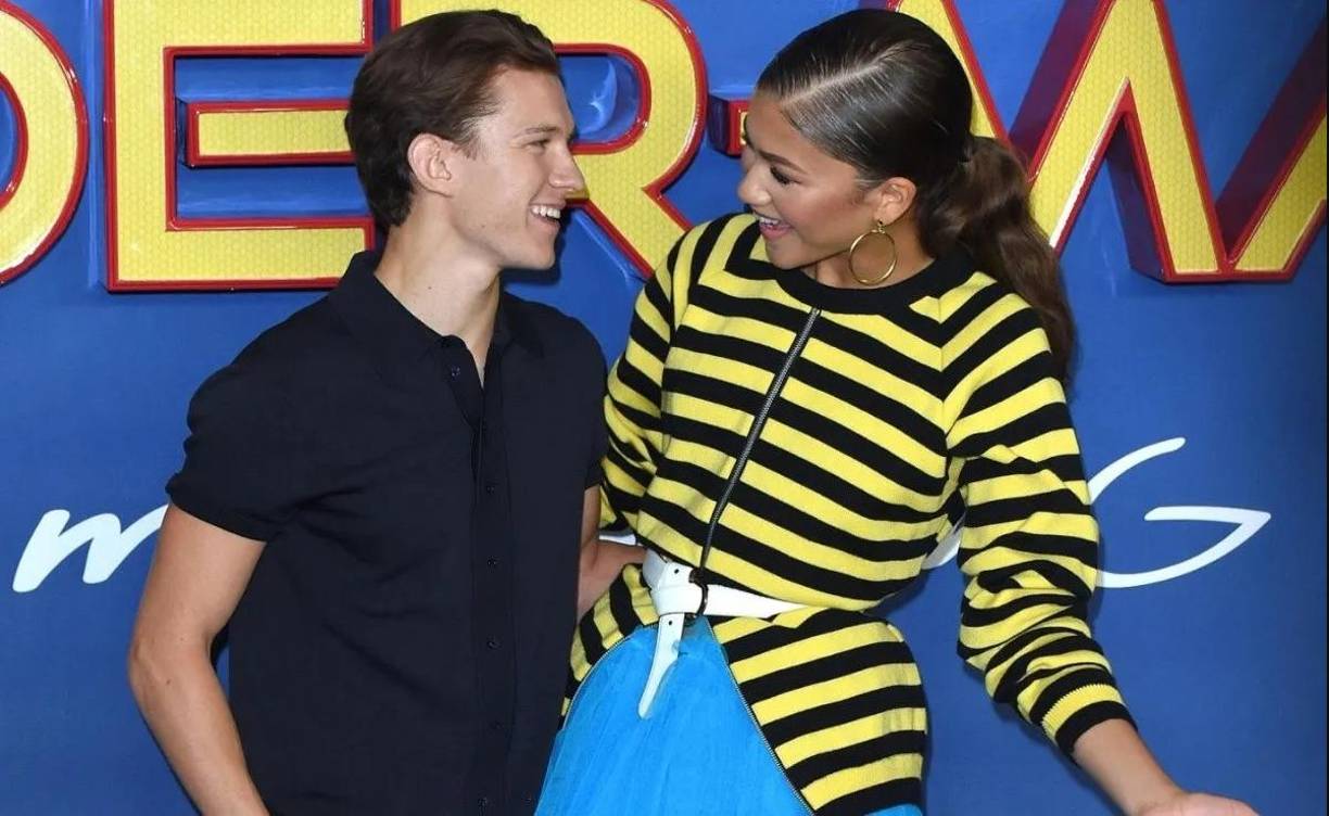 “Siempre me he empeñado en mantener mi vida privada en privado, porque de todos modos ya tengo que compartir gran parte de mi vida con el mundo. Nos sentimos un poco como si nos hubieran robado de nuestra privacidad. No creo que se trate de no estar preparados. Es solo que no queríamos hacerlo”.