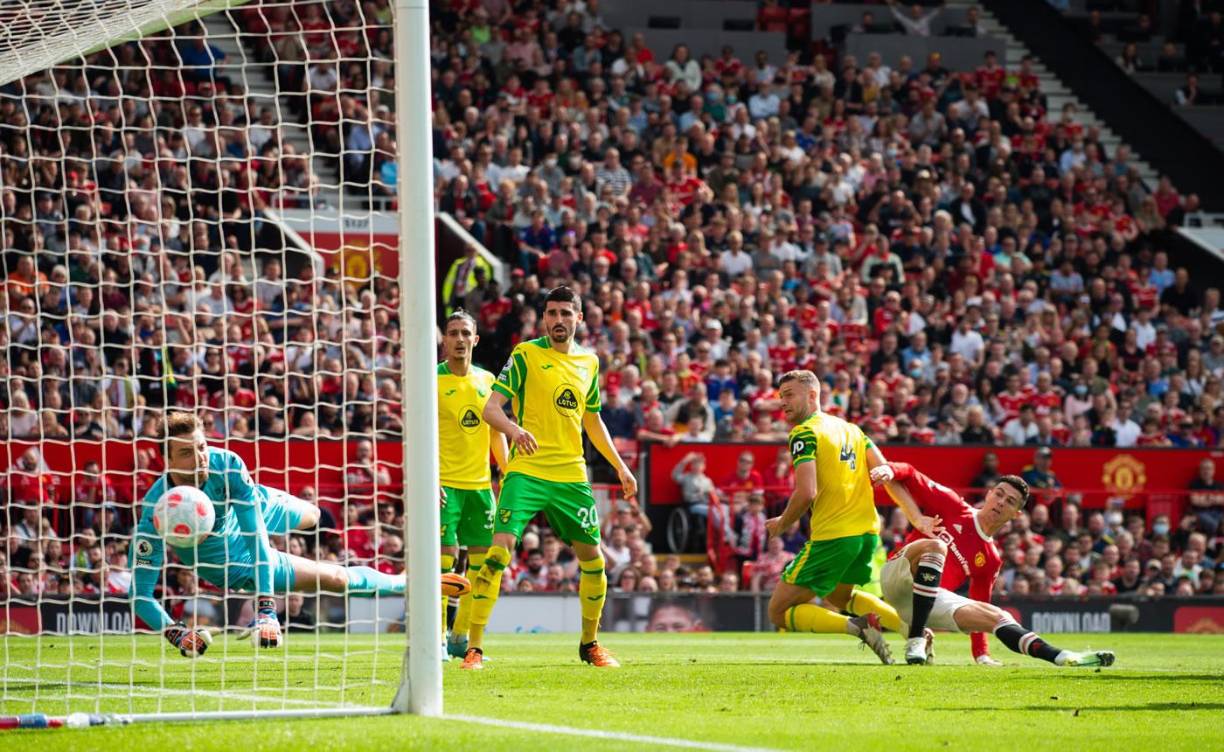 Tim Krul no pudo hacer nada para evitar el gol de cabeza de CR7.