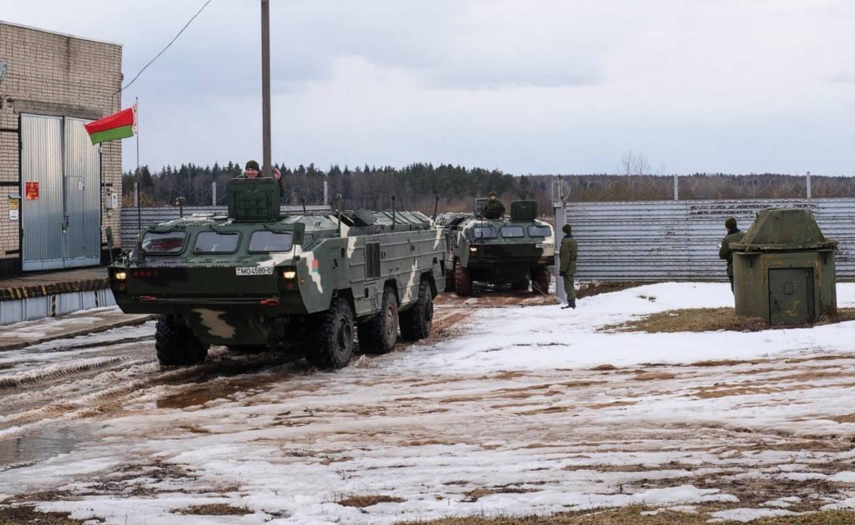 Washington anunció que el martes dará a conocer nuevas sanciones contra Rusia, mientras China pidió “contención” a las partes involucradas en el conflicto.