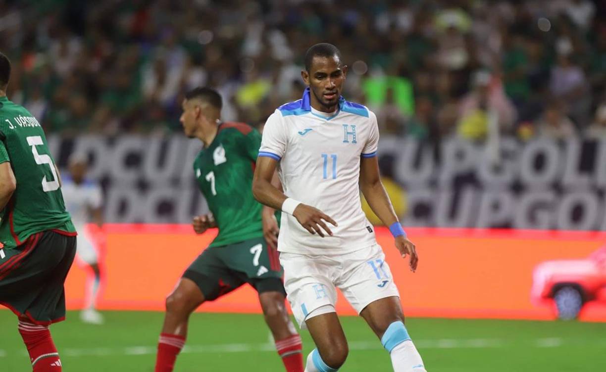 Jerry Bengtson entró al campo, pero no pudo cambiar el panorama de Honduras.