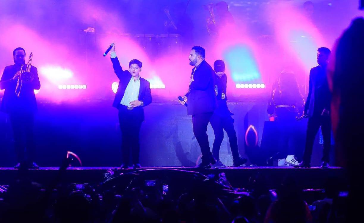 El joven tocoeño Axel Doblado fue invitado por el grupo para interpretar el tema “Mi mayor anhelo”.