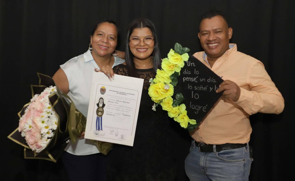 Alba, Thania y Alexis Benítez