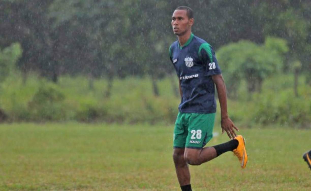 Dembor Bengtson: El joven no pasó la prueba con el Vida, es hermano de Jerry que juega en el Saprissa.