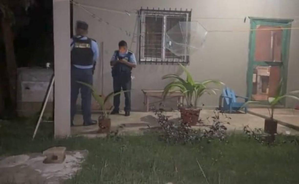 Policías llegaron hasta la escena del crimen para levantar las primeras pesquisas del caso. 