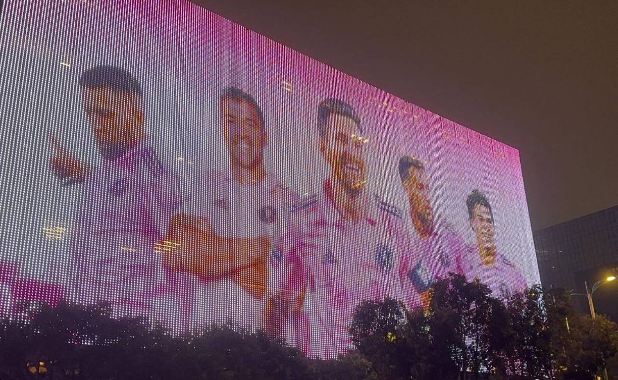 El Inter de Miami celebrará el sábado una sesión de entrenamiento abierta, también en el estadio de Hong Kong, y las entradas, que se podían adquirir a un precio de entre 580 y 780 dólares de Hong Kong (entre 68 y 103 euros), se han agotado. Además, el club organizará dos talleres de fútbol para niños de 9 a 14 años y para organizaciones benéficas.