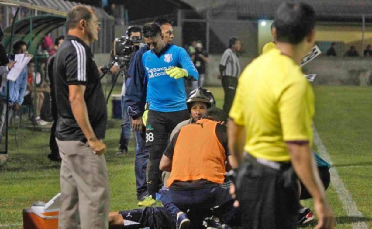 En el 2014, el hijo de Wilmer Cruz pudo debutar en la Liga Nacional con Honduras Progreso pero solo por 24 minutos en un duelo ante Vida, en donde le anotaron 3 goles en menos de media hora de juego. Hoy el fútbol le da una revancha, estuvo la campaña pasada en el Municipal de Santa Cruz de Yojoa.