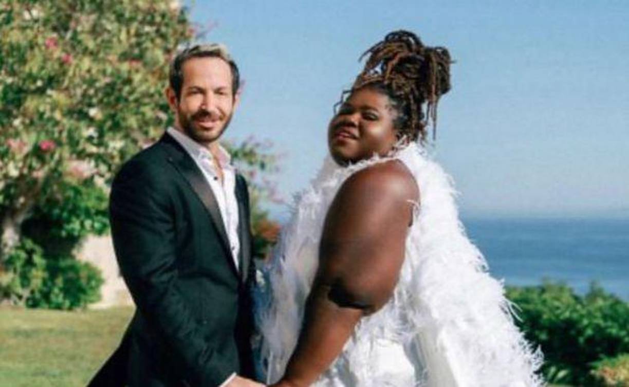 La actriz Gabourey Sidibe sorprendió a revelar que se casó en secreto tras comprometerse hace dos años.