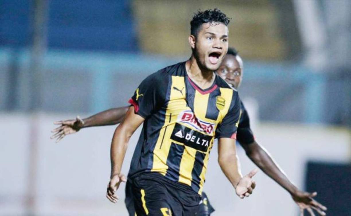 El Real España está buscando colocar al delantero Darwin Arita en un club de la Liga Nacional.