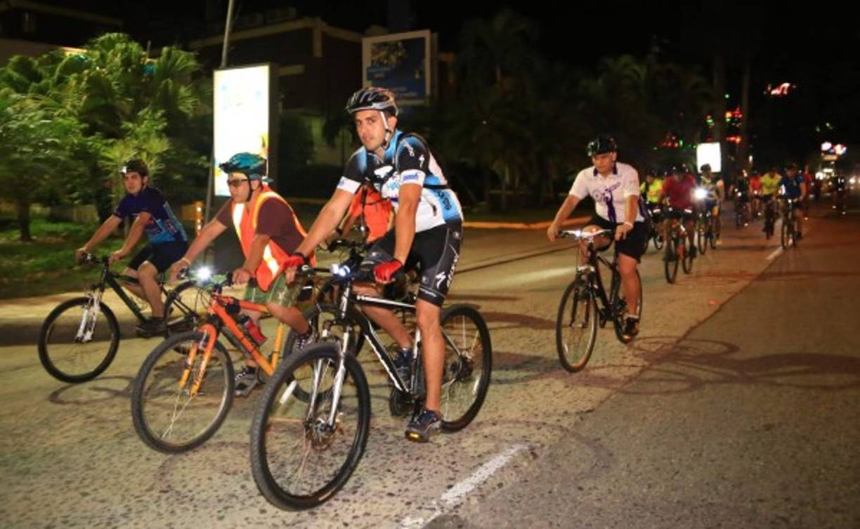 Los roles se hacen en grupo y acompañados de policías para garantizar la seguridad de los practicantes.