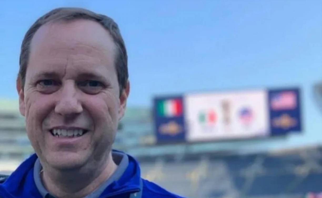 “Y aún así, jamás me senté en las oficinas del América como tú lo hiciste en las del Veracruz y Morelia. Jamás me sentaron para insultarme como lo reconociste”, comenzó respondiéndole Paco Villa a David Faitelson.