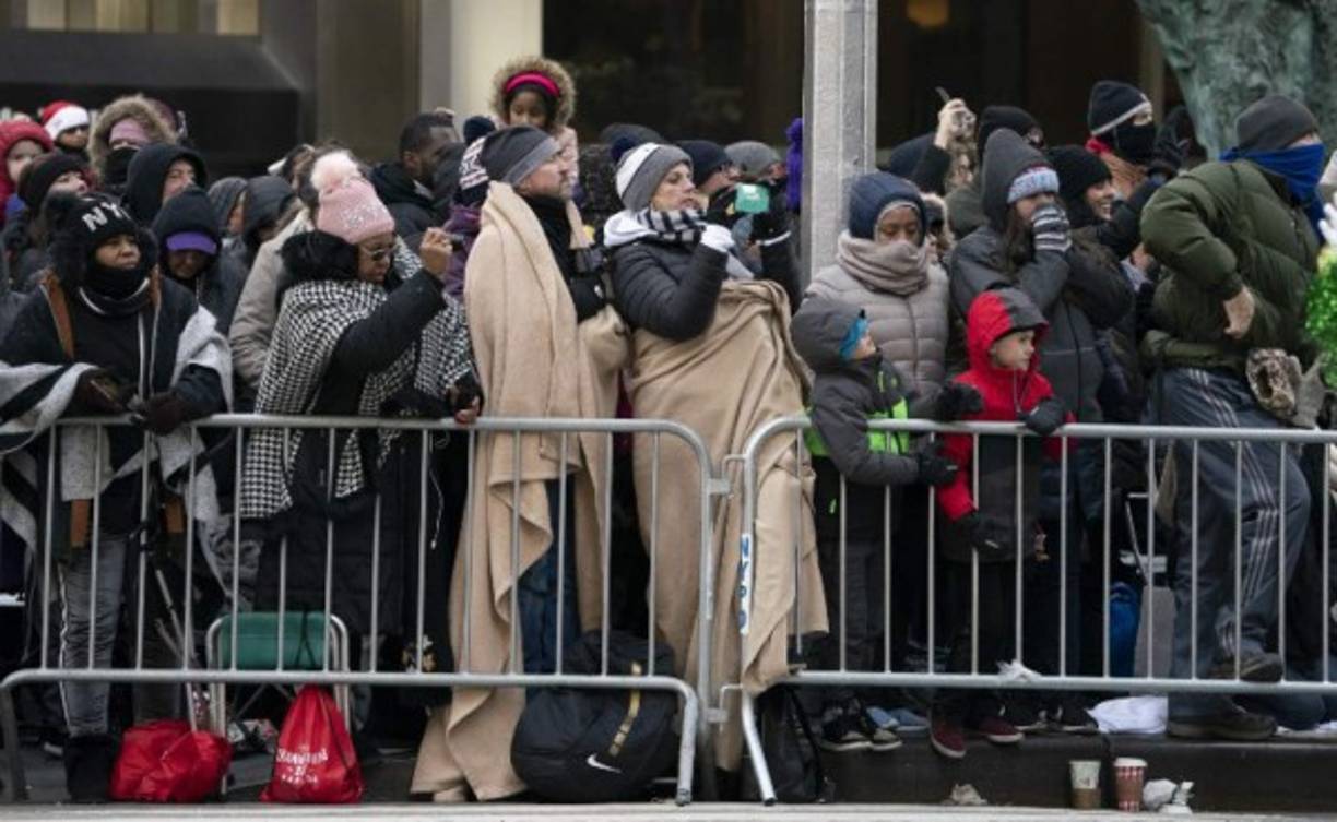 Más de un millón de personas observaron el desfile en el Día de Acción de Gracias más frío de la historia de EEUU.