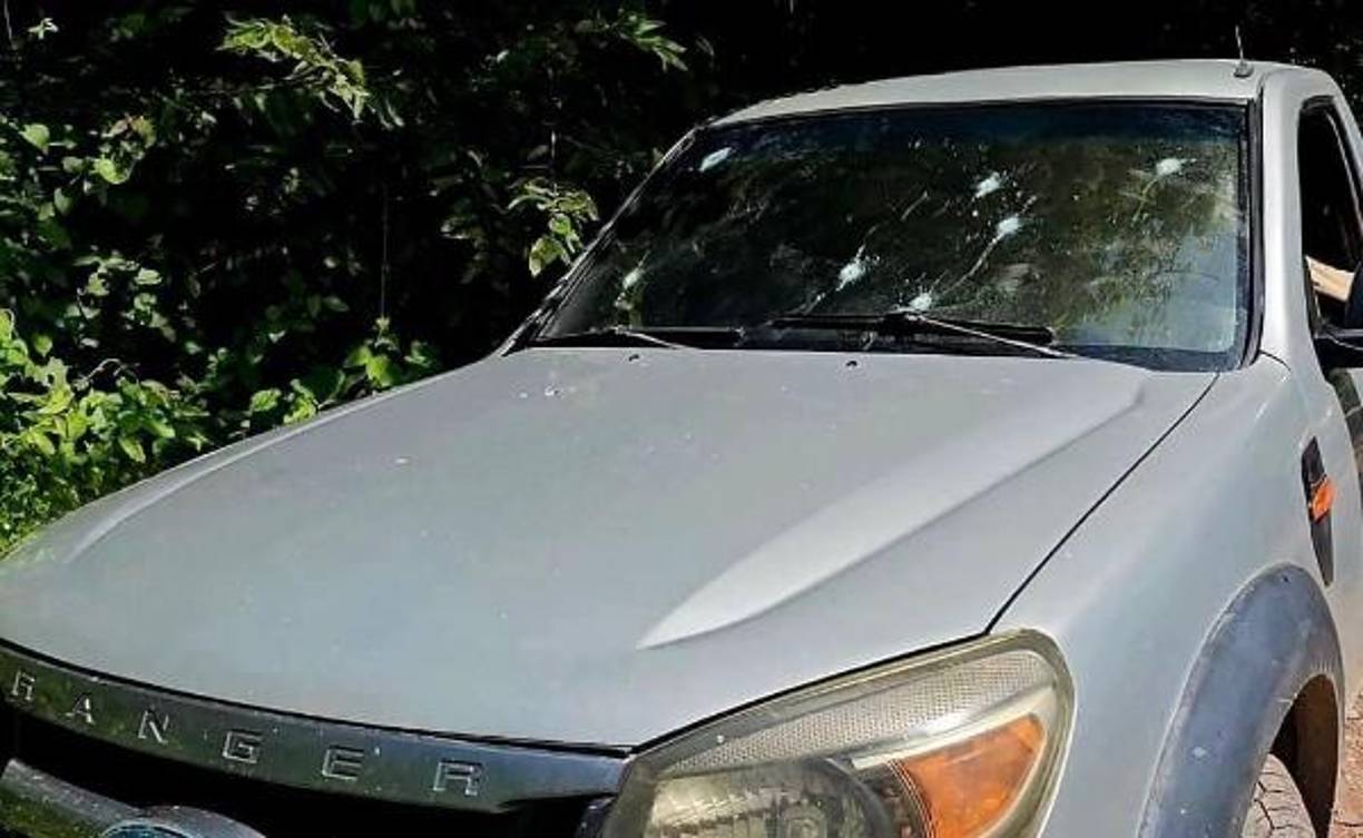 Así quedó el vehículo en el que se conducían las víctimas. 