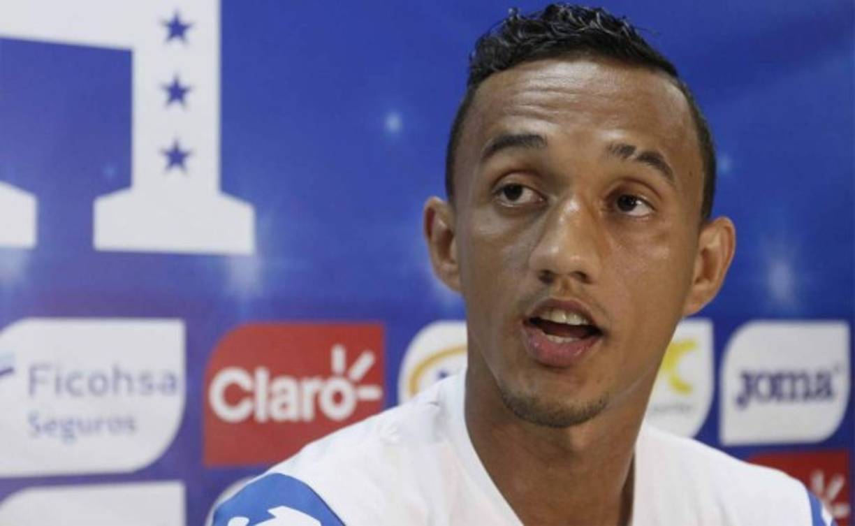 Carlos Pineda en su debut en la Sexta jornada de la liga nacional de Honduras Olimpia-Vida en torneo clausura 2015-2016