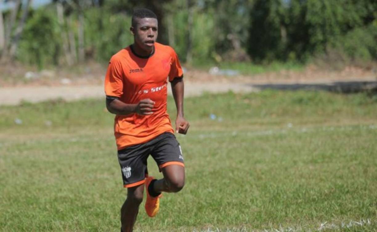 El defensa Secundino Martínez ha despertado interés en la UPN para el próximo torneo. Jugó el campeonato pasado con el descendido Real Sociedad.