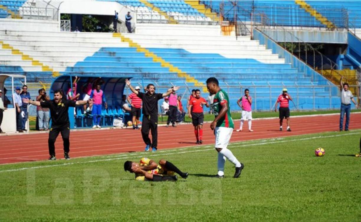 Solo con faltas pudieron parar en el Marathón a Iván 'Chino' López.