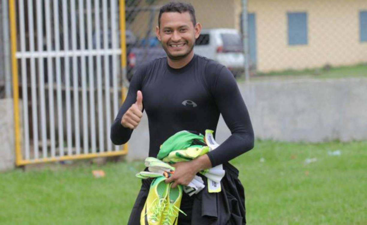 El Platense según informa @Traselbalon, habría tomado la decisión de separar este día del equipo al experimentado portero Donaldo Morales. Habría tenido una fuerte discusión con el técnico Reinaldo Clavasquín y por ello la decisión de la dirigencia.